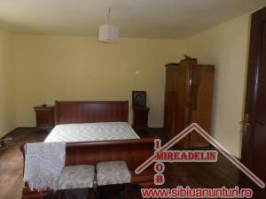 INCHIRIEZ CASA  2 CAMERE,   ORASUL DE JOS