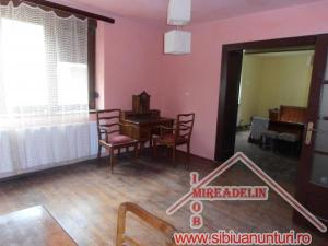 INCHIRIEZ CASA  2 CAMERE,   ORASUL DE JOS