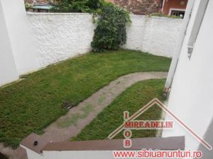 INCHIRIEZ CASA  2 CAMERE,   ORASUL DE JOS