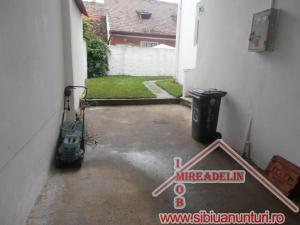 INCHIRIEZ CASA  2 CAMERE,   ORASUL DE JOS