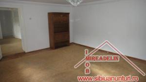 INCHIRIEZ APARTAMENT 2 CAMERE,   ZONA CENTRALA