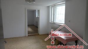 INCHIRIEZ APARTAMENT 2 CAMERE,   ZONA CENTRALA
