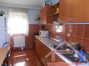 INCHIRIEZ APARTAMENT 3 CAMERE CARTIER MIHAI VITEAZU