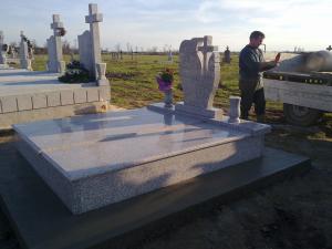 pietre funerare,    cruci morminte