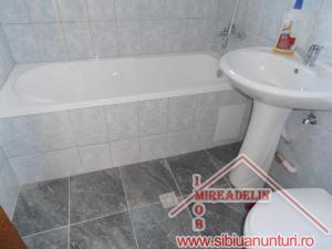 INCHIRIEZ APARTAMENT 2 CAMERE,   VALEA AURIE