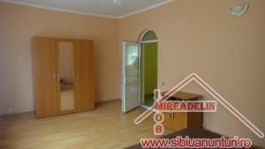 INCHIRIEZ APARTAMENT 3 CAMERE,  120 MP,  STRAND