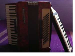 Acordeon Weltmaister
Specificații:
-An fabricație:1970 
-Stare:Funcțională
-
