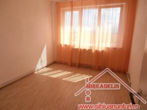 INCHIRIEZ APARTAMENT 2 CAMERE,   in ZONA INTEREX