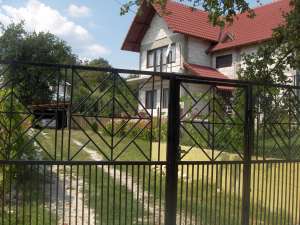 casa de vinzare la un pret foarte bun in curtea de arges comuna valea iasului