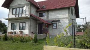 casa de vinzare la un pret foarte bun in curtea de arges comuna valea iasului