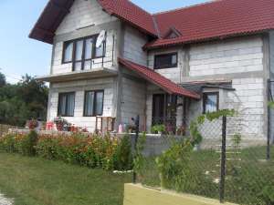 casa de vinzare la un pret foarte bun in curtea de arges comuna valea iasului