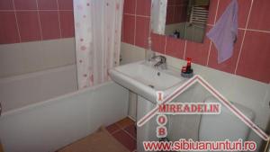 INCHIRIEZ APARTAMENT 3 CAMERE,  VALEA AURIE