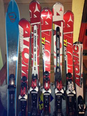 vand skiuri snowboards boots clapari costi ochelari si altele