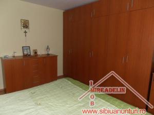 VAND APARTAMENT 4 CAMERE,  in zona  STRAND