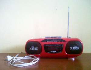 Radiocasetofon recorder stereo: AM/FM/SW,    marca Pawan.