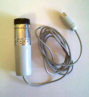 Microfon dynamic AMD 200,    marca Tesla.