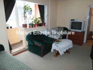 Vanzare 3 camere Titan-Piata Minis