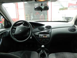 Dezmembrez Ford Focus - 2000