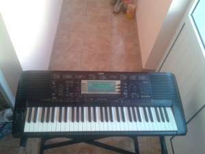 vand orga  yamaha psr 730 + stativ