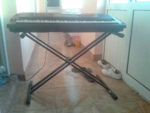 vand orga  yamaha psr 730 + stativ