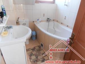 INCHIRIEZ APARTAMENT 3 CAMERE,   STRAND II