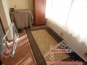 INCHIRIEZ APARTAMENT 3 CAMERE,   STRAND II