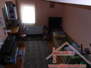 VAND AP. 2 CAMERE LA MANSARDA,   V.Aaron