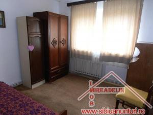 INCHIRIEZ APARTAMENT 2 CAMERE,   in  VALEA AURIE