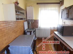 INCHIRIEZ APARTAMENT 2 CAMERE,   in  VALEA AURIE