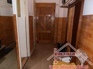 INCHIRIEZ APARTAMENT 2 CAMERE,   in  VALEA AURIE