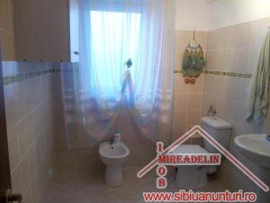 VAND VILA 4 CAMERE,   P+2E ALEA CISNADIEI