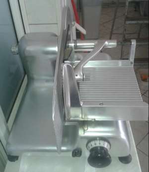 FELIATOR MEZELURI PROFESIONAL BIZERBA