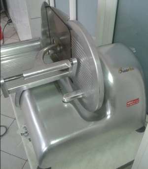 FELIATOR MEZELURI PROFESIONAL BIZERBA