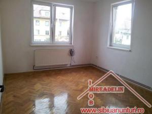 INCHIRIEZ APARTAMENT 3 CAMERE,   Calea Poplacii