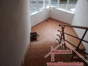 INCHIRIEZ APARTAMENT 3 CAMERE,   Calea Poplacii