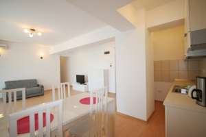Inchiriez apartament spatios pe partea cu lacul in Mamaia la 349 euro/luna