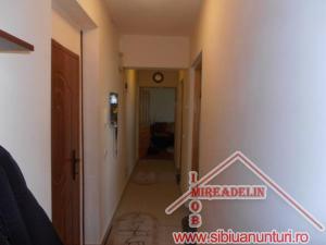 VAND MANSARDA 4 CAMERE  STRADA RAHOVEI