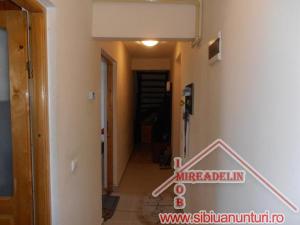 VAND MANSARDA 4 CAMERE  STRADA RAHOVEI