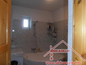 VAND MANSARDA 4 CAMERE  STRADA RAHOVEI