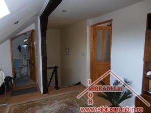 VAND MANSARDA 4 CAMERE  STRADA RAHOVEI