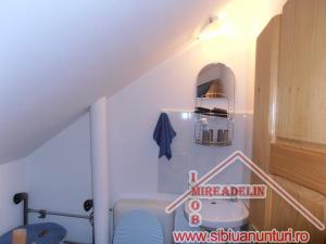 VAND MANSARDA 4 CAMERE  STRADA RAHOVEI