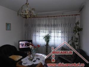 VAND APARTAMENT 3 CAMERE,   STRADA MIRASLAU