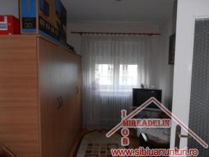 VAND APARTAMENT 3 CAMERE,   STRADA MIRASLAU