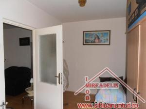 VAND APARTAMENT 3 CAMERE,   STRADA MIRASLAU