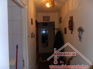 VAND APARTAMENT 3 CAMERE,   STRADA MIRASLAU