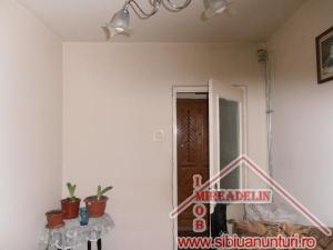 VAND APARTAMENT 3 CAMERE,   STRADA MIRASLAU