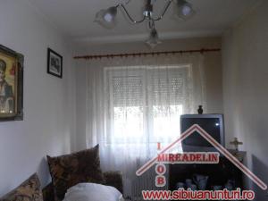 VAND APARTAMENT 3 CAMERE,   STRADA MIRASLAU