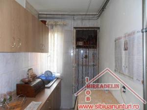 VAND APARTAMENT 3 CAMERE,   STRADA MIRASLAU