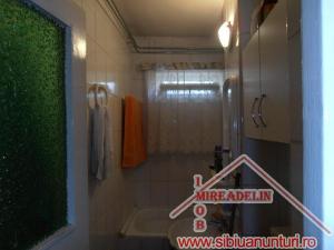 VAND APARTAMENT 3 CAMERE,   STRADA MIRASLAU