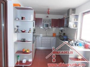 VAND VILA IN DUPLEX  6 CAMERE,    S+ P+E+M  C. VETERANILOR